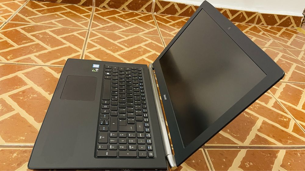 Leptop Laptop gaming Acer V nitro i7 nvidia ssd