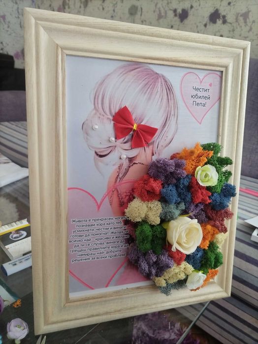 Кашпи и картини с цветя и мъх