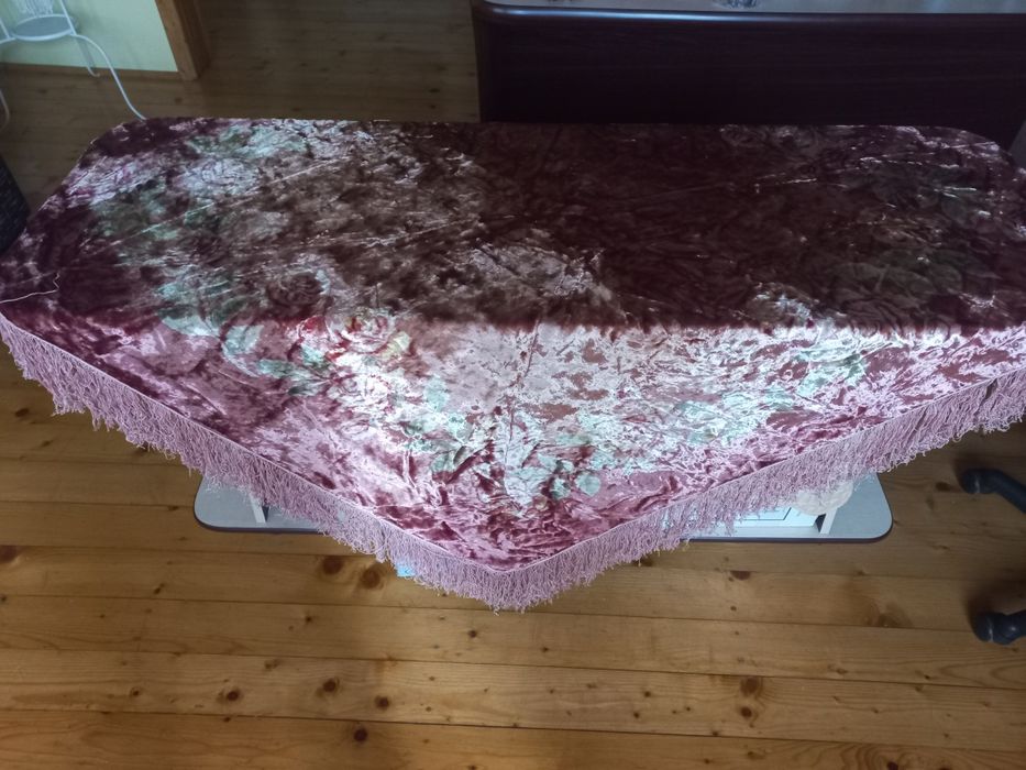 Față de masă plușată cu franjuri, 135/120 URSS