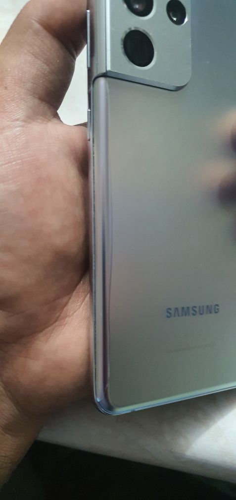Samsung s 21 ultra arqasi burcegida yoriq cizig'i bor