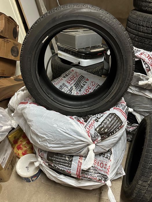 Продам зимнюю резину 235/45 R18