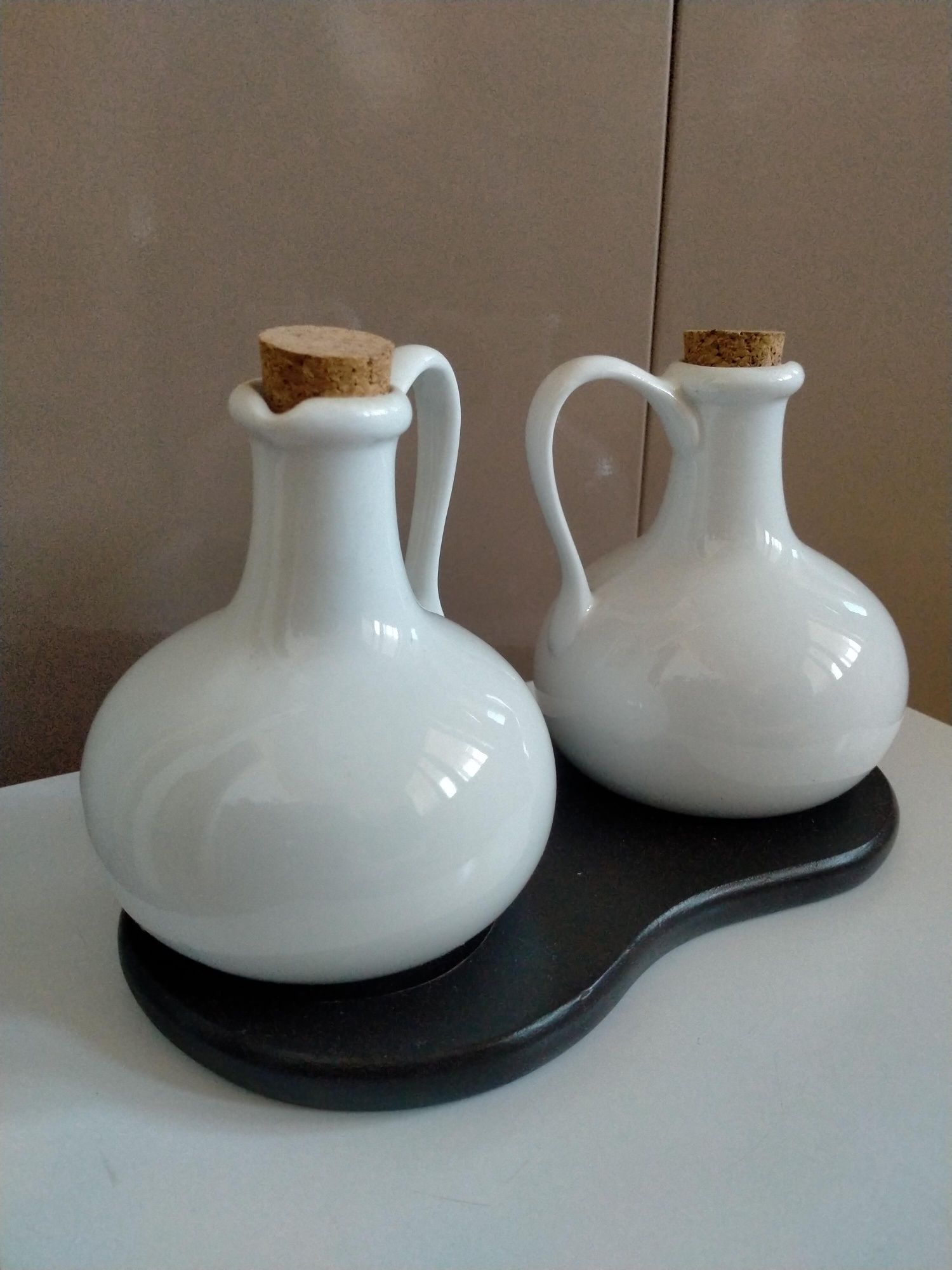 Графины для сои и союсов.