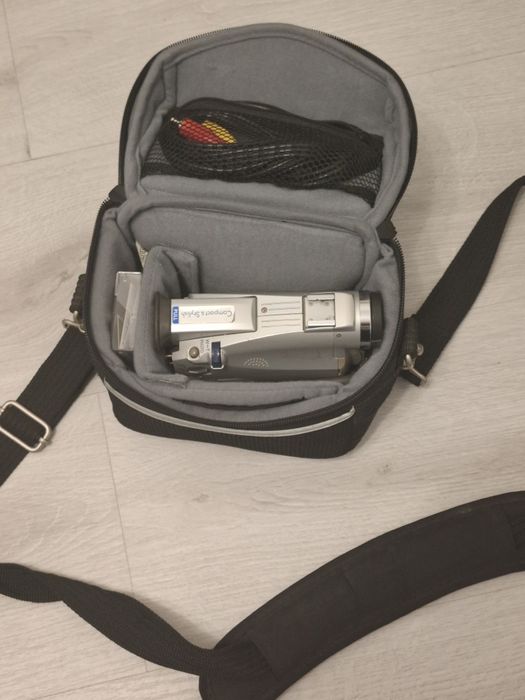 Camera Canon Model DM-MV430iE