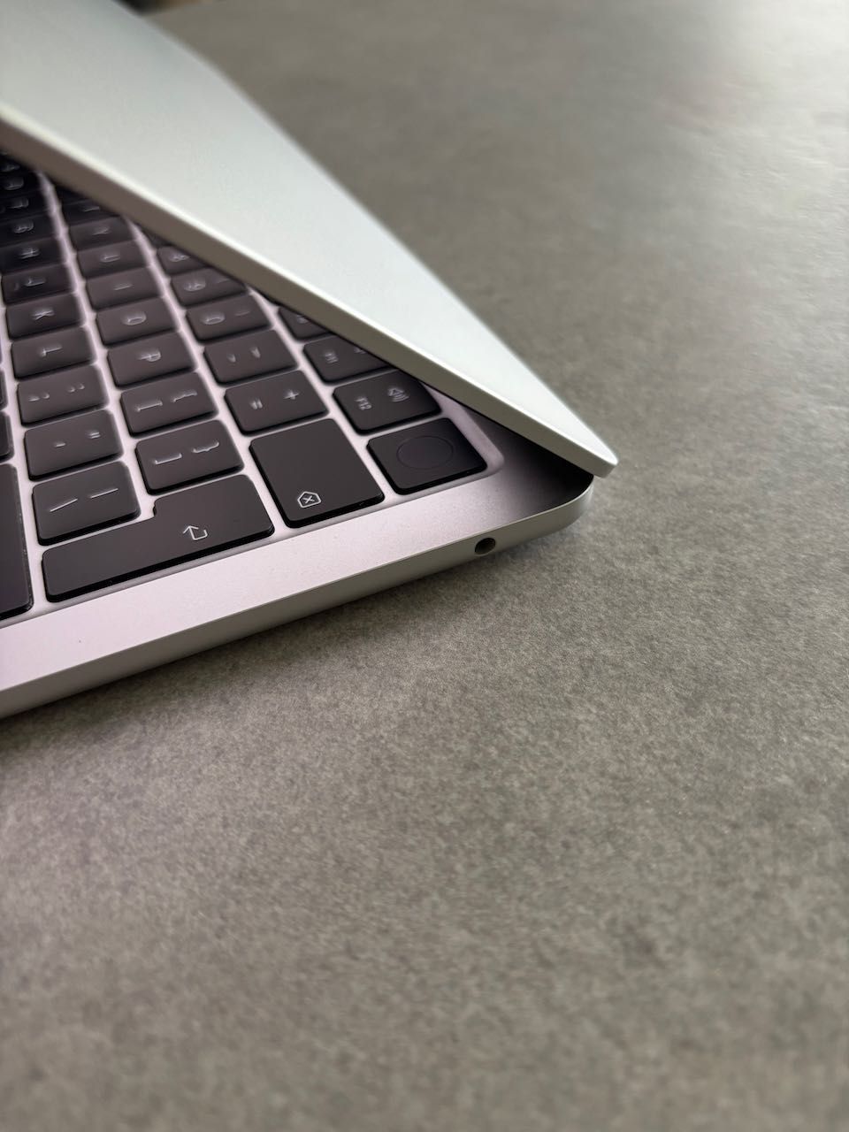 MacBook Air 13” M2 24GB 256GB