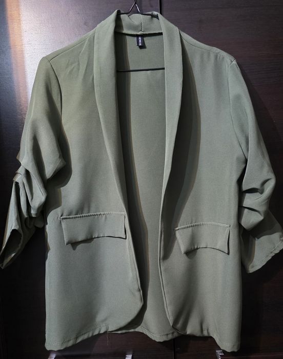 Sacou potrivit pentru mărimea M