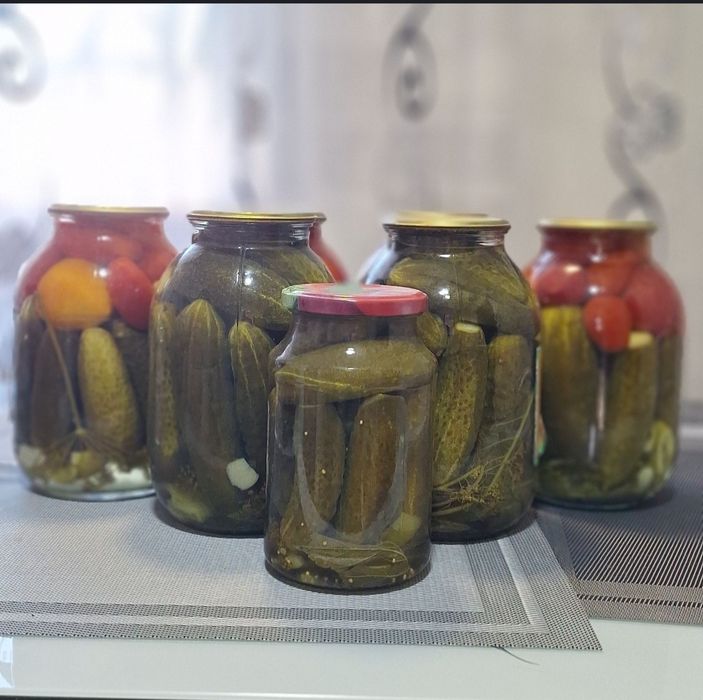 Соленья огурцы, помидоры, ассорти, грибы Вешенки и салаты