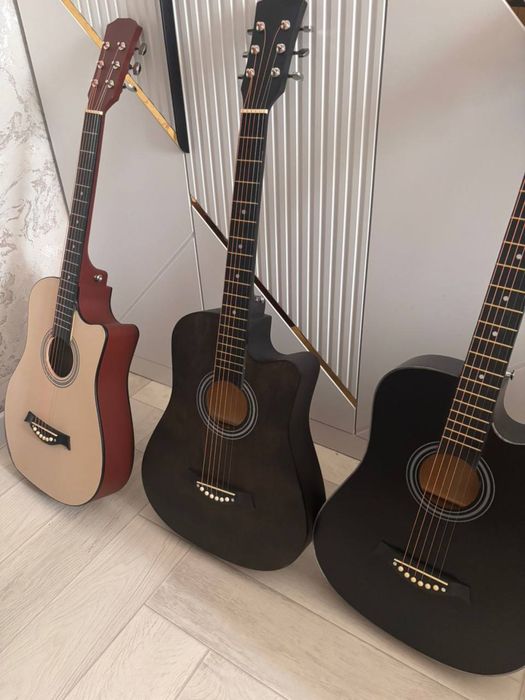 Продаю акустические гитары