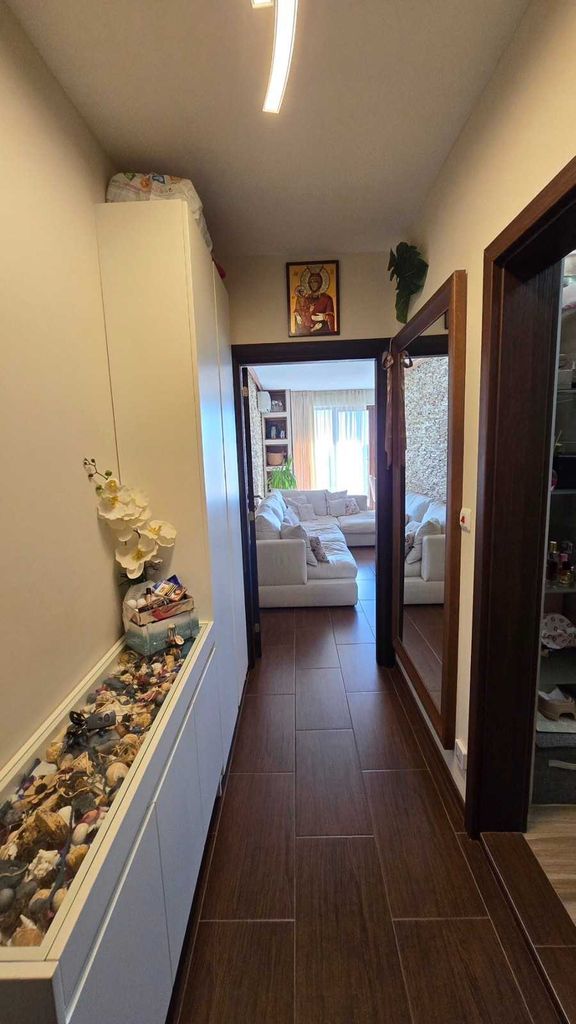 Продава се Тристаен апартамент в Разград, Център - 89 кв.м за 3259 €/кв.м - Снимка #2
