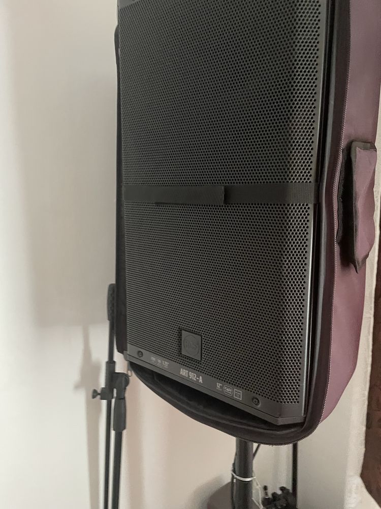 Boxa activa RCF 912-A.