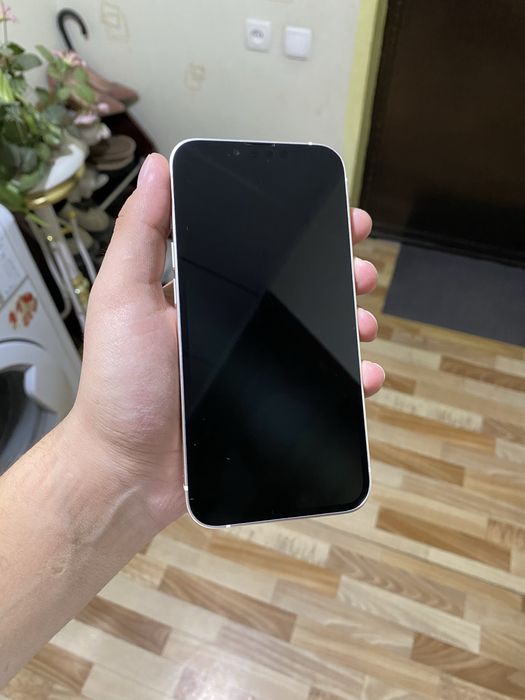 IPhone 13 white 128 gb