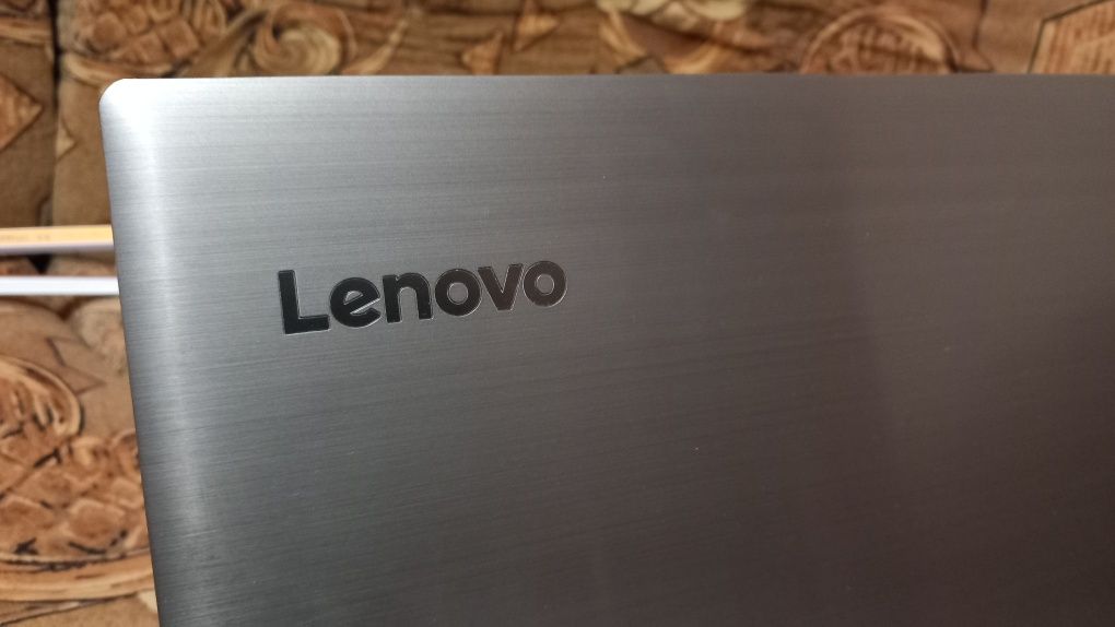 Vănd Laptop Lenovo i7 gen 8.ssd m2.256gb.fulHd