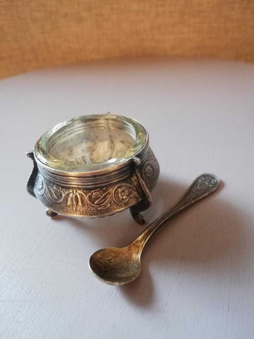 Vand castronele decorative din argint