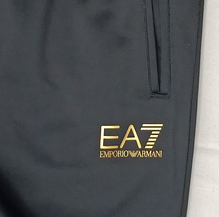 EA7 Emporio Armani Tracksuit оригинален екип L горнище и долнище