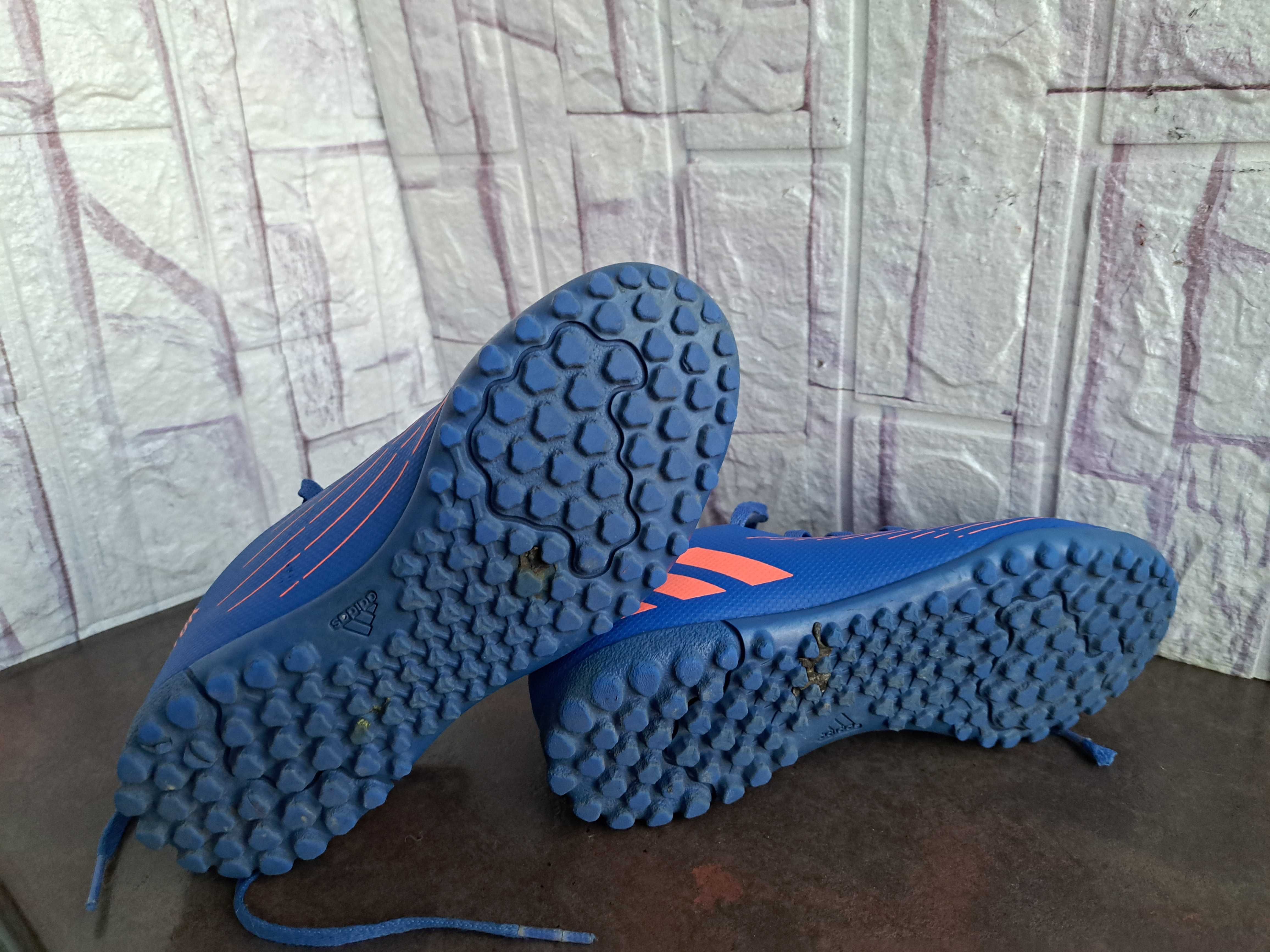 маратонки,кецове,спортни обувки футболни стоножки,Adidas,ном.33,адидас