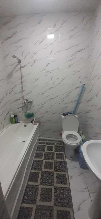 Квартира сотилади Навоий шахарда