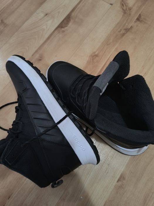 Мъжки кецове "Адидас"