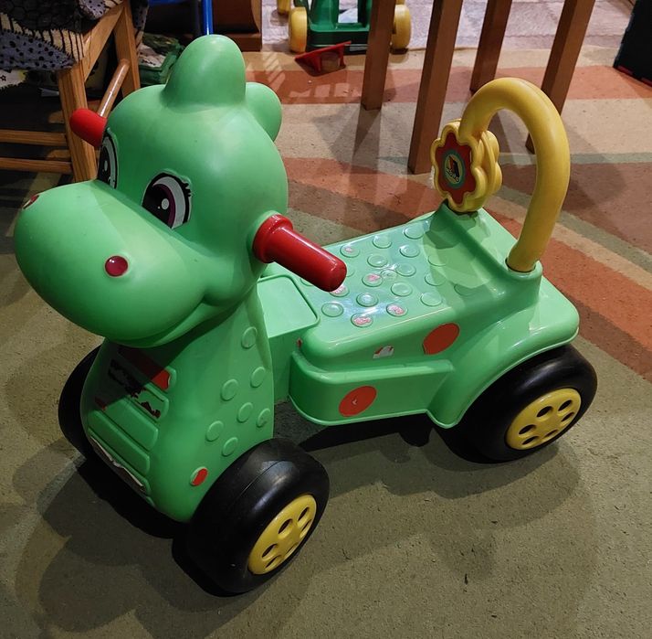 Продам детский толокар-каталку Дракончик