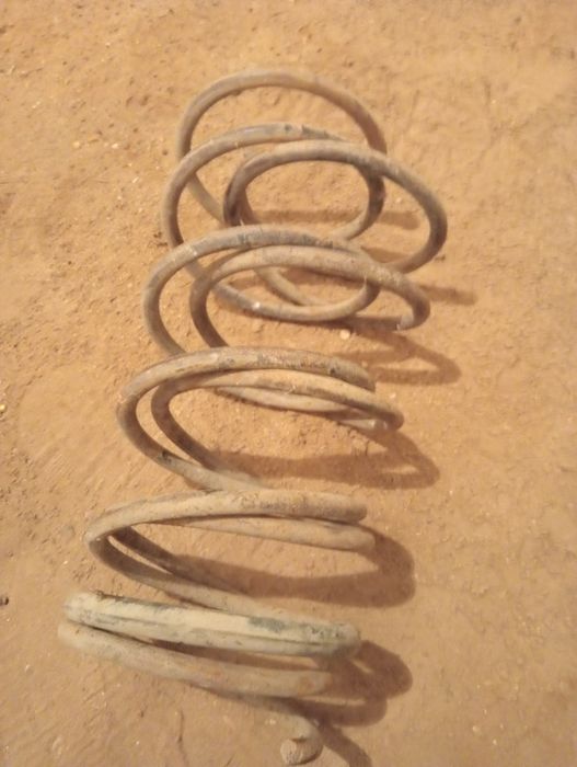 Продам пружины на Ниссан примера р10