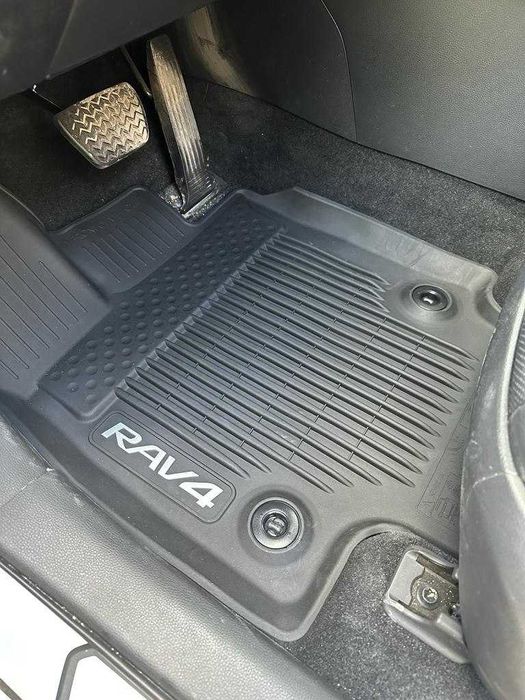 Полики салона на Toyota Rav 4 с 2019 по 2024 оригинал новые коврики
