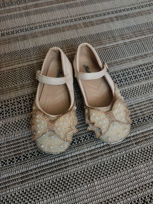 Продам туфли для девочки