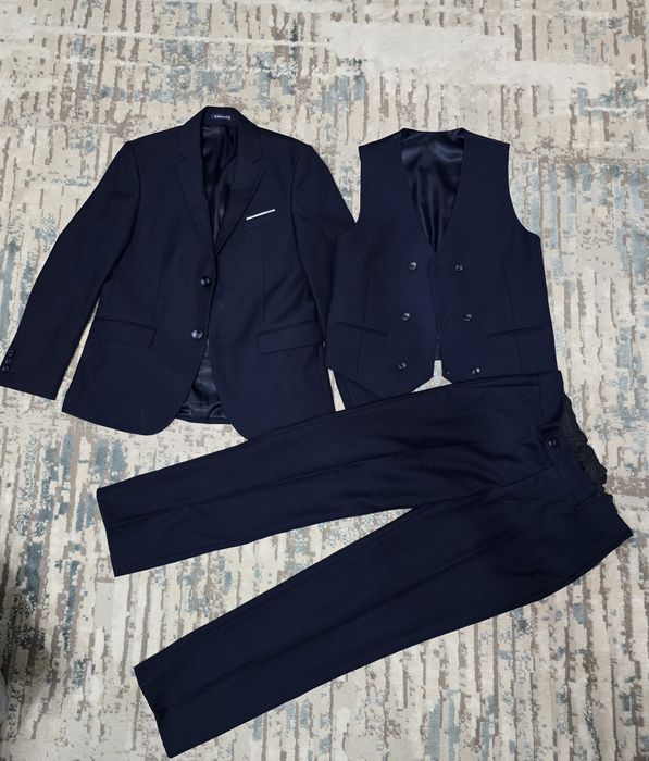Школьный костюм [размер 36, темно-синего цвета]