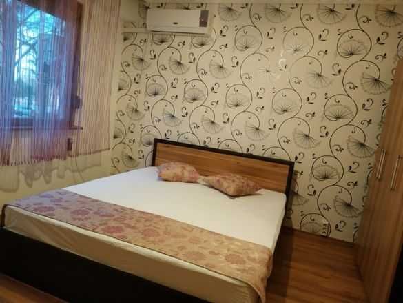 Дава се под наем Тристаен апартамент в Бургас, Изгрев - 90 кв.м за 250 € - Снимка #1