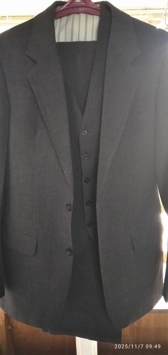 Костюм  тройка Югославский.