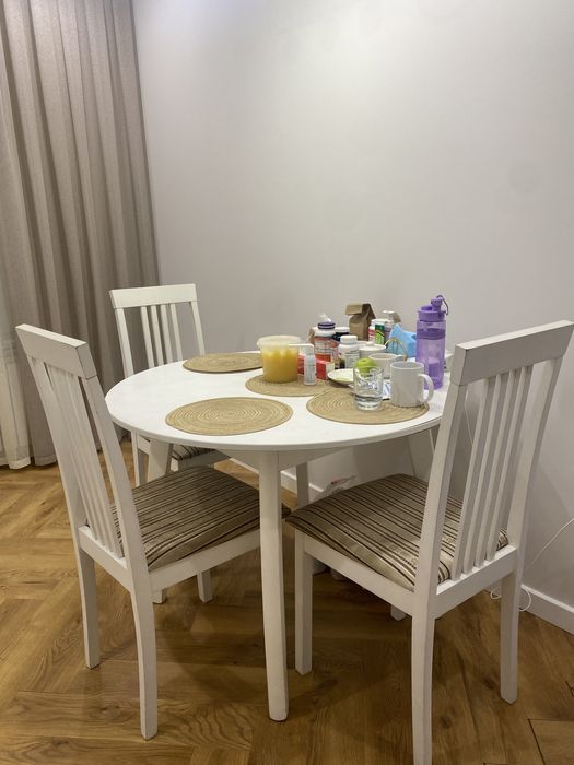 Продам кухонный стол и 4 стула