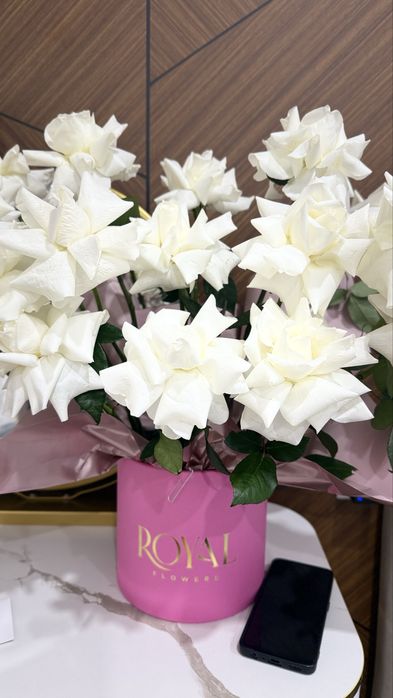 Продам белые розы за 7000