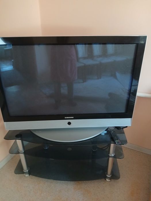 Продам большой настольный телевизор Samsung