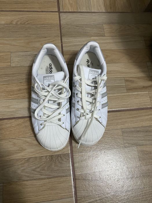 Adidasi superstar