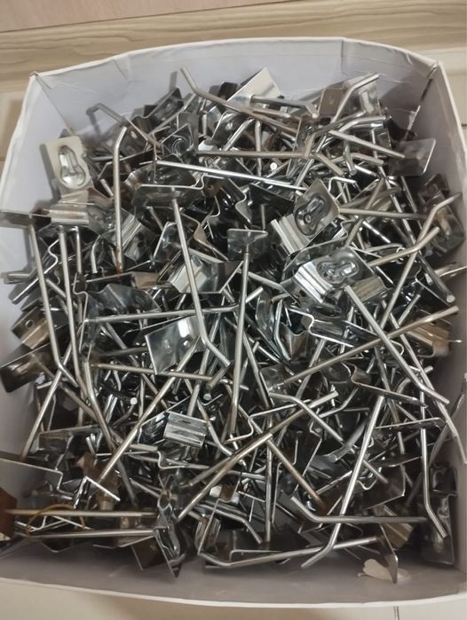 Продам крючки на экономпанель
