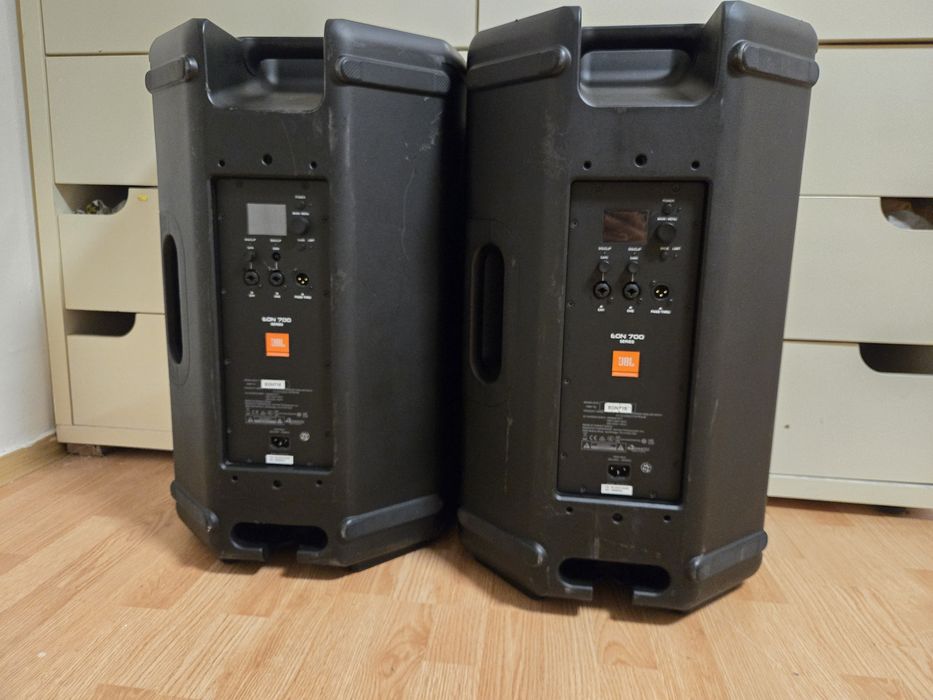 De vânzare 2 boxe JBL EON 715, 650W, Bluetooth 5.0, woofer 15