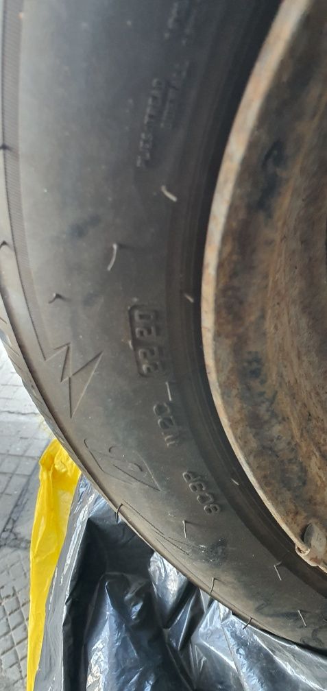 Гуми 2бр 175/65/14 - 1бр  85лв