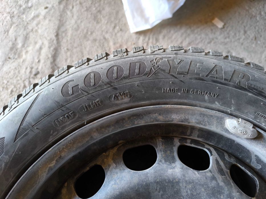 Продавам гуми и гуми с джанти.