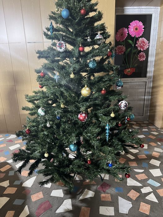 Елка искусственная..