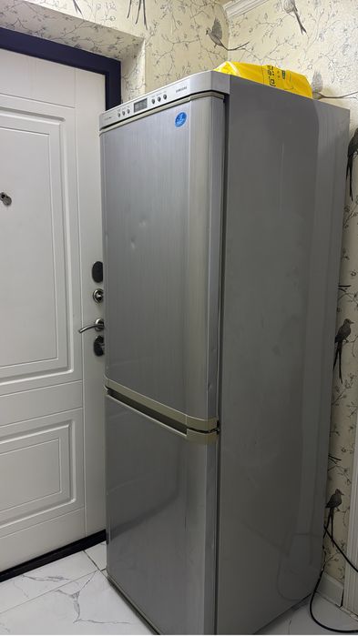 Холодильник Samsung