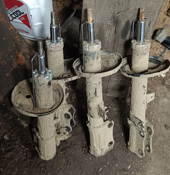 Амортизаторы Тойота Карина Е седан