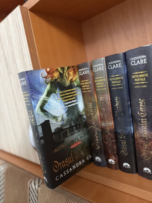 Seria Instrumente Mortale - Cassandra Claire