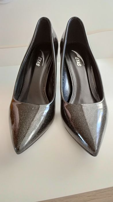 Дамски обувки на ток размер 38, много тъмно зелен оттенък към черно