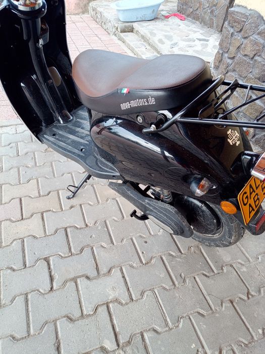Vând motoscuter electric
