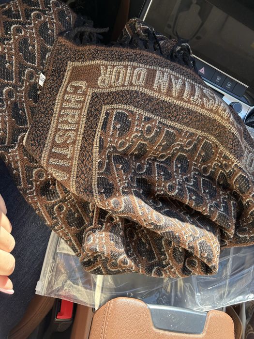 Шал на Dior 100% вълна