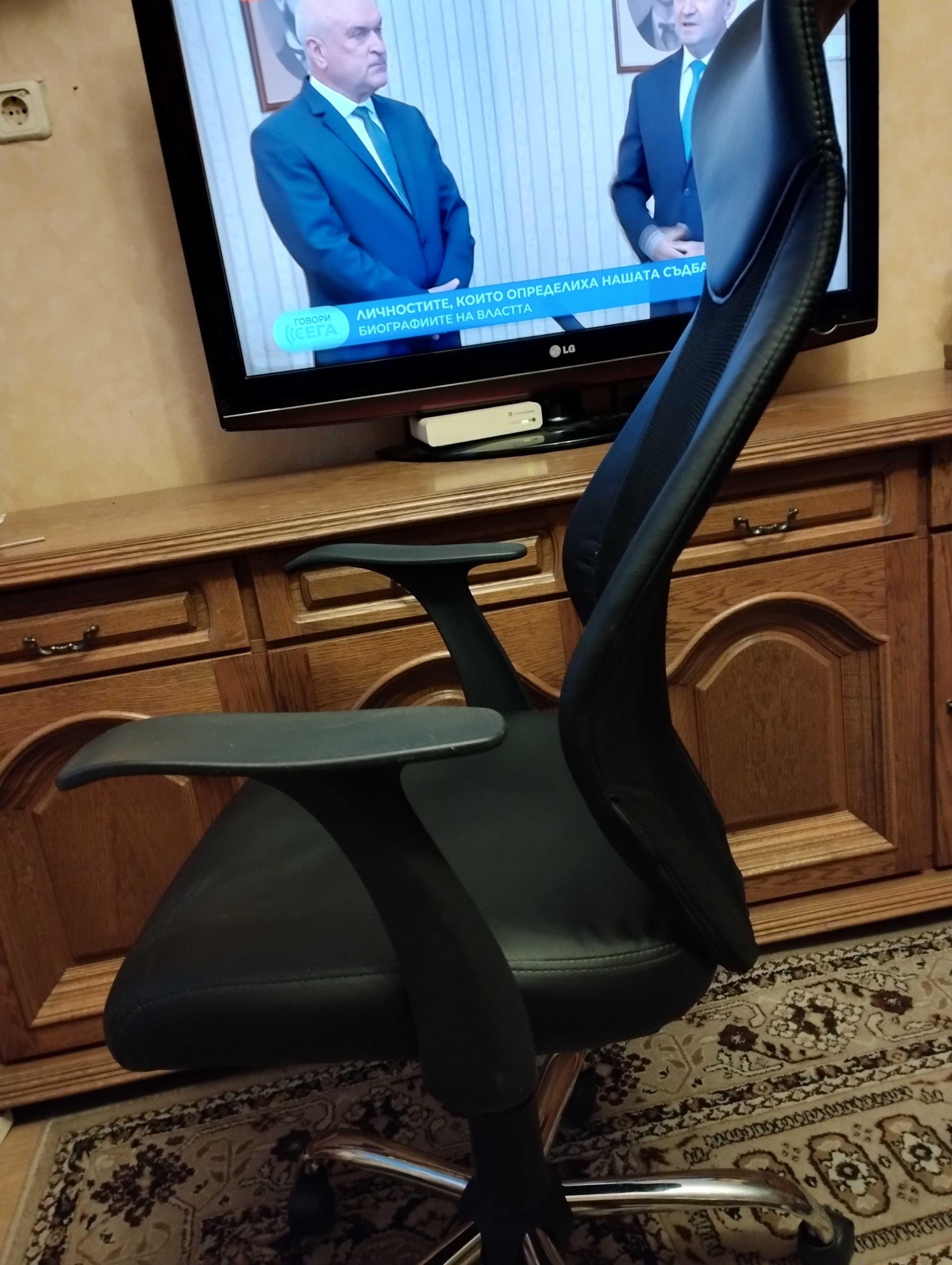 Продавам запазен  офис стол