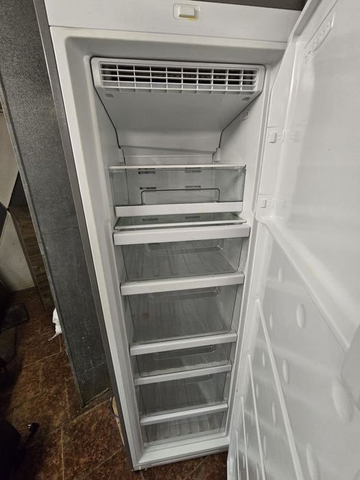 Фризер Signature SCA2603A+XNF 260л.