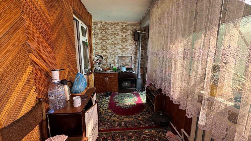 Заканал  28-мактаб 1 қаватда 2 хонали квартира сотилади. ID: 1455