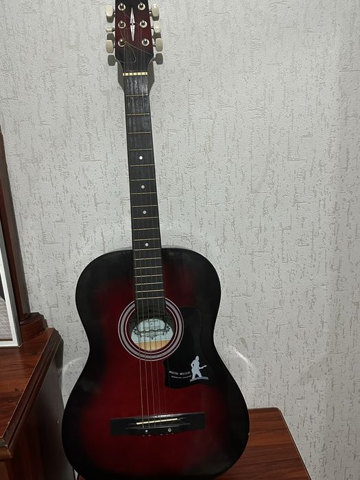 Гитара новый с чихлом…