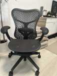 Scaun de birou ergonomic Herman Miller Mirra 2 | NU Aeron