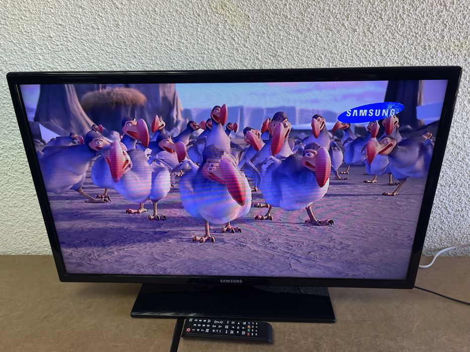 Телевизор Samsung LED 32“ - UE32EH4000