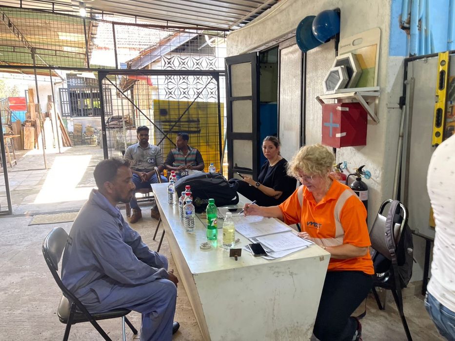 Angajează muncitori din ASIA — disponibili IMEDIAT | Serioși & stabili