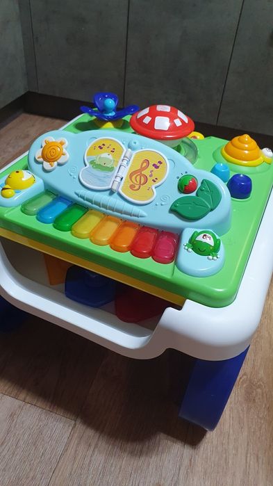 Развивающий игровой столик - пианино - сортер chicco